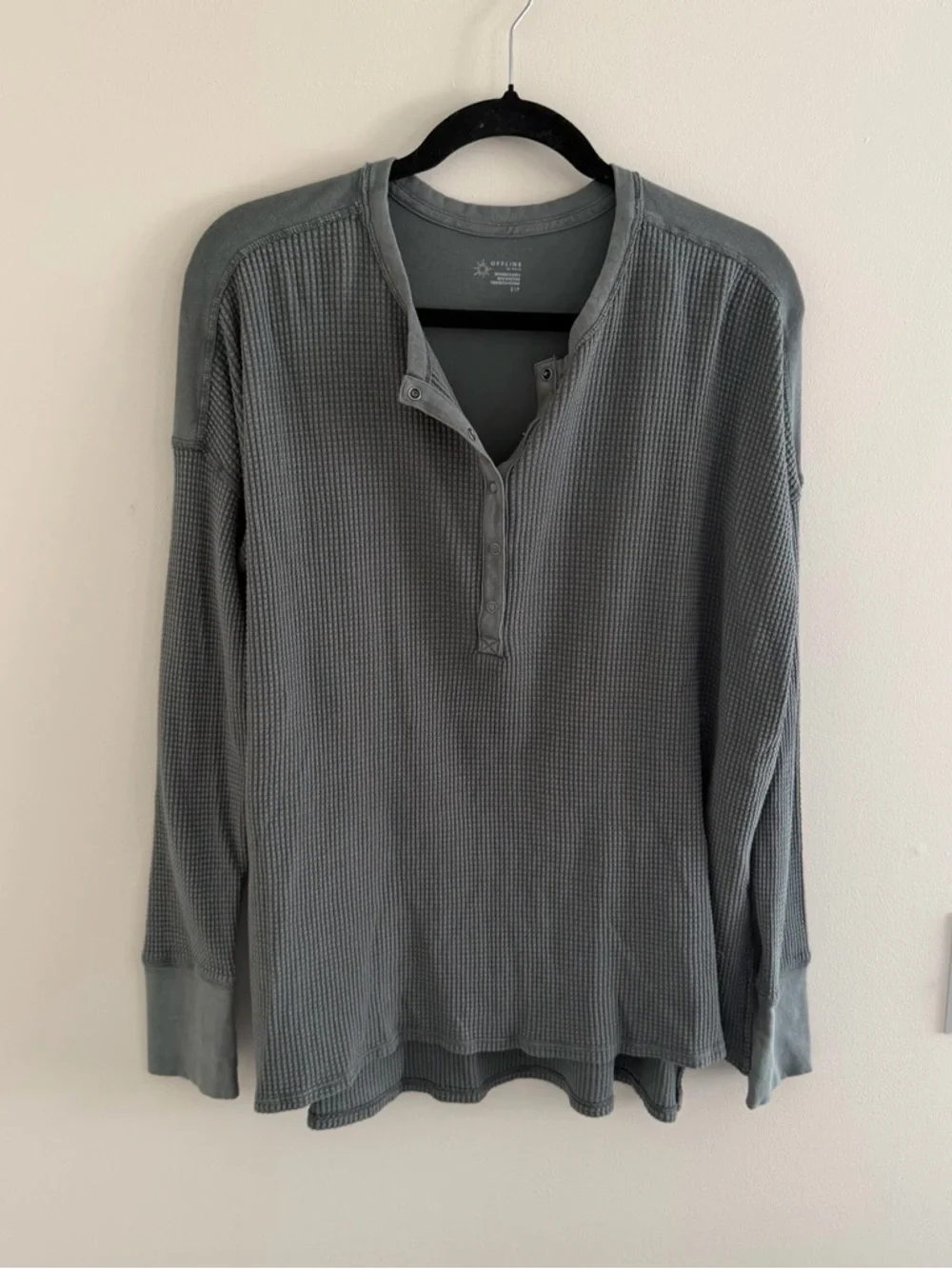 OFFLINE By Aerie Wow! Waffle Henley Oversized Long Sleeve Green Gray T-Shirt NEW - Picture 3 of 6